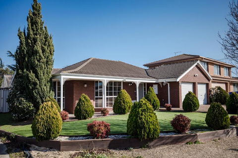 StayAU Tranquil 4BR Lakeside Retreat In Seabrook - Sunshine Coast Tourism 0