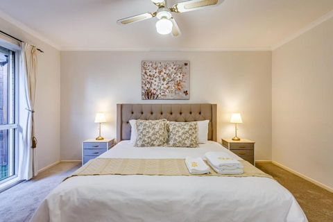 StayAU Tranquil 4BR Lakeside Retreat In Seabrook - Sunshine Coast Tourism 2