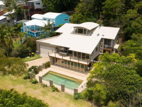 Stanwell Beach Glass House - Holiday Sunshine Coast 1