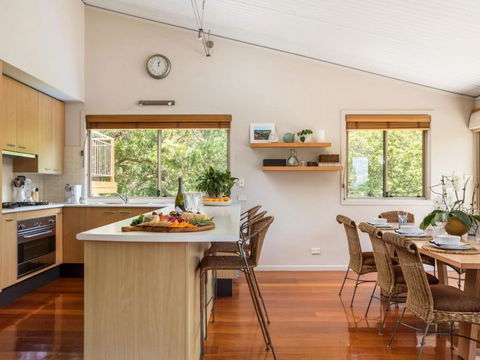 Stanwell Beach Glass House - Holiday Sunshine Coast 3