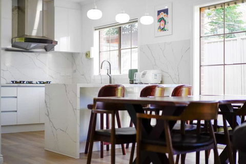 Stunning Bentleigh East 2BR Sun-Filled Home - Holiday Sunshine Coast 2