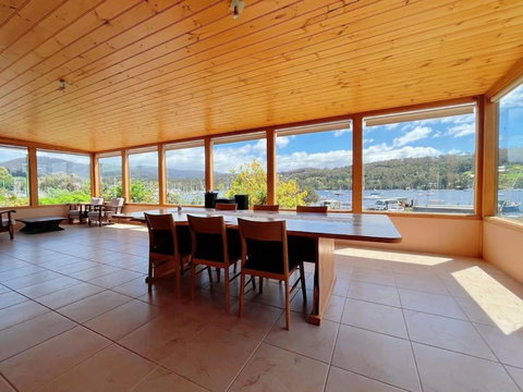Stunning Water Front View House At Kettering - Sunshine Coast Tourism 1