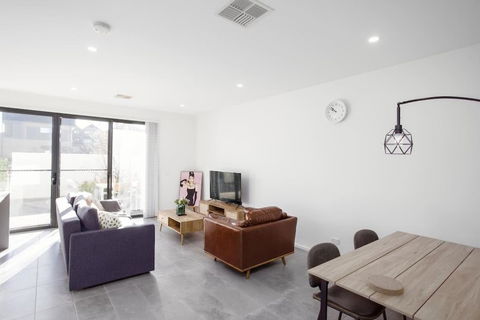 Stylish 3 BR Townhouse At Moncrieff Close To Playground - Sunshine Coast Tourism 0