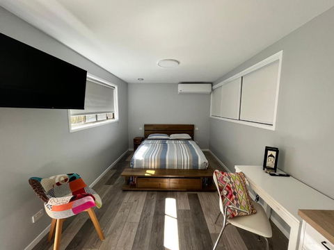 Stylish Guest Suite In Everton Hills - Holiday Sunshine Coast 0