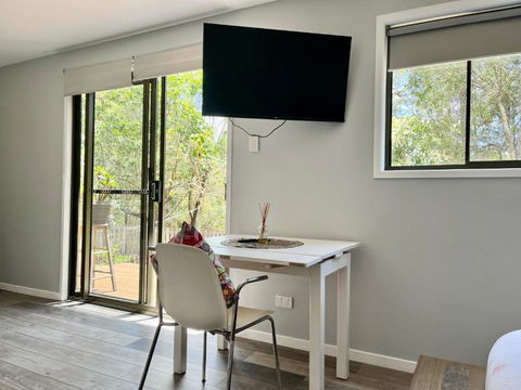 Stylish Guest Suite In Everton Hills - Holiday Sunshine Coast 3