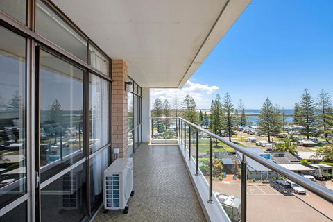 Tasman 15 - Holiday Sunshine Coast 1