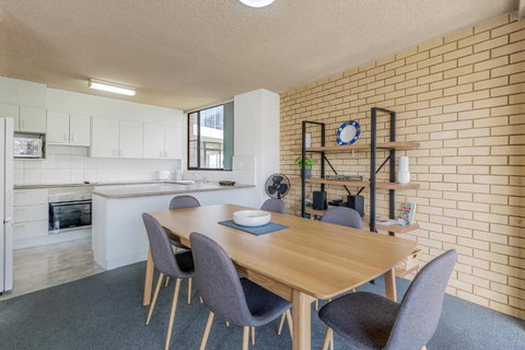 Tasman Towers 5 3 Munster Street - Holiday Sunshine Coast 3