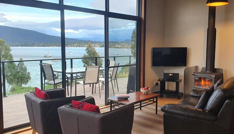 The Beach House- Private Jacuzzi And Wood Fire! - Sunshine Coast Tourism 2