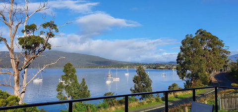 The Beach House- Private Jacuzzi And Wood Fire! - Sunshine Coast Tourism 3