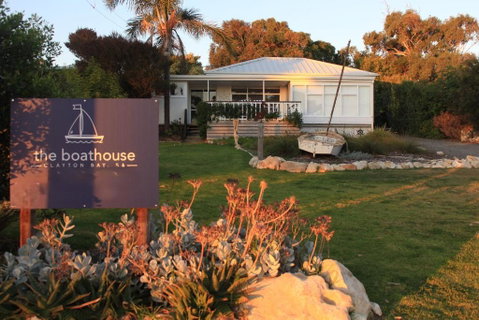 The Boathouse, A Place To Unwind & Explore - Sunshine Coast Tourism 0