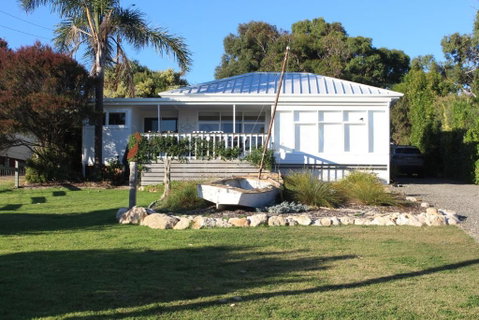 The Boathouse, A Place To Unwind & Explore - Sunshine Coast Tourism 1