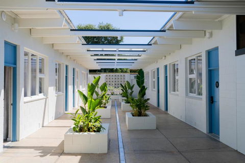 The Clovercrest Hotel Motel - Holiday Sunshine Coast 1
