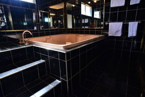 The Crossing Motel - Sunshine Coast Tourism 2