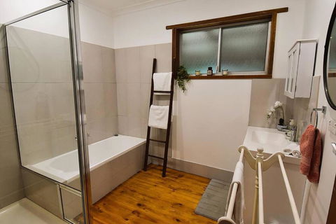The Dally House Whorouly - Holiday Sunshine Coast 1