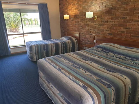 The Finley Palm Motor Inn - Sunshine Coast Tourism 1