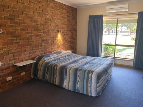 The Finley Palm Motor Inn - Sunshine Coast Tourism 0