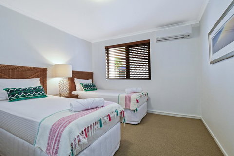 Beachport Apartments - Sunshine Coast Tourism 0