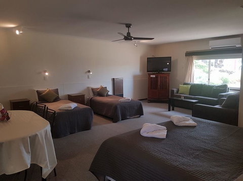 Beachport Motor Inn - Sunshine Coast Tourism 1