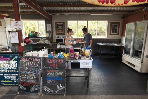 Beachside 1770 YHA - Sunshine Coast Tourism 3