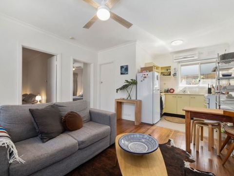 Beachside Apartment - Sunshine Coast Tourism 3