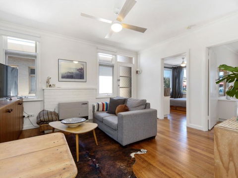 Beachside Apartment - Sunshine Coast Tourism 1