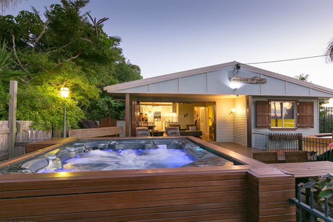 Beachside Cottages - Holiday Sunshine Coast 0