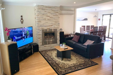 Beachside Escape - Holiday Sunshine Coast 0