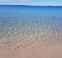 Beachside Husky Waterfront Cabin - Holiday Sunshine Coast
