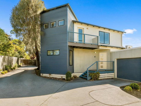 Beachside Memories - Sunshine Coast Tourism 0