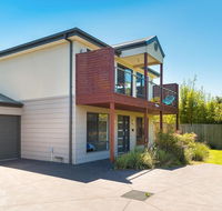 Beachside Villa Cowes - Sunshine Coast Tourism