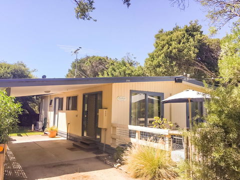 Beachwalk Cottage - Sunshine Coast Tourism 3
