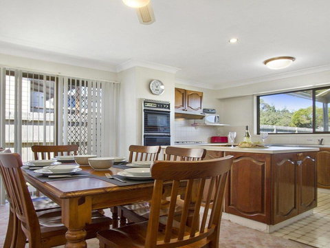 Beachway - Beach Access At End Of Street - Holiday Sunshine Coast 2