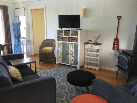 Bear Gully Coastal Cottages - Sunshine Coast Tourism 1