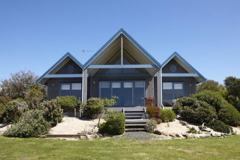 Bear Gully Coastal Cottages - Sunshine Coast Tourism 0