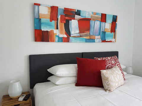 Beau Monde Apartments Newcastle - Worth Place Apartment - Holiday Sunshine Coast 1