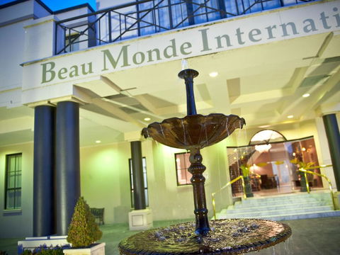 Beau Monde International - Holiday Sunshine Coast 3