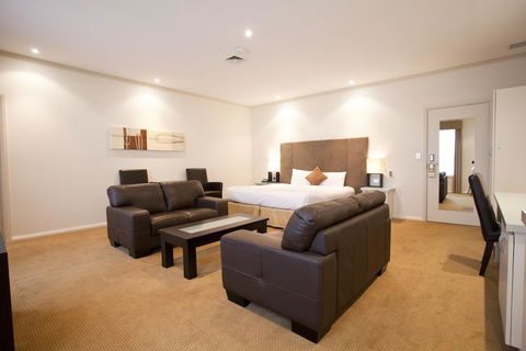 Beau Monde International - Holiday Sunshine Coast 1