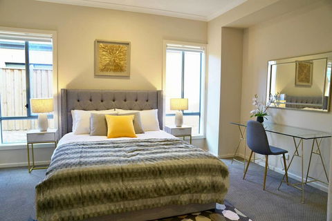 Beautiful House In Melbourne Southwest - Holiday Sunshine Coast 0