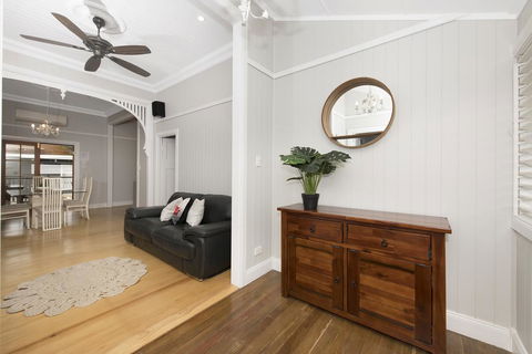 Beautiful Queenslander - Sunshine Coast Tourism 3