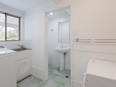 Beauty And The Beach', 88 Foreshore Drive - Large Home With WIFI & Water Views - Sunshine Coast Tourism 2