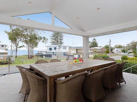Beauty And The Beach', 88 Foreshore Drive - Large Home With WIFI & Water Views - Sunshine Coast Tourism 0