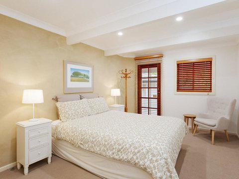 Beauty And The Beach', 88 Foreshore Drive - Large Home With WIFI & Water Views - Sunshine Coast Tourism 3