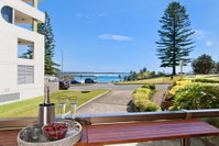 Beauty at the Beach - modern beachfront apartment
