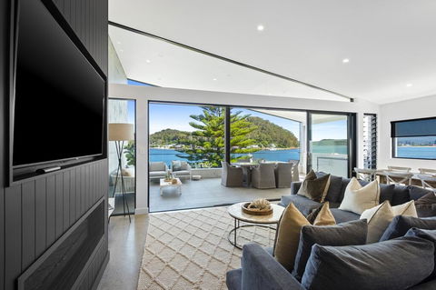Beauty On Booker Bay - Sunshine Coast Tourism 0