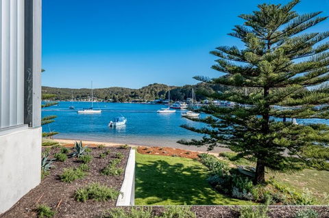 Beauty On Booker Bay - Sunshine Coast Tourism 1