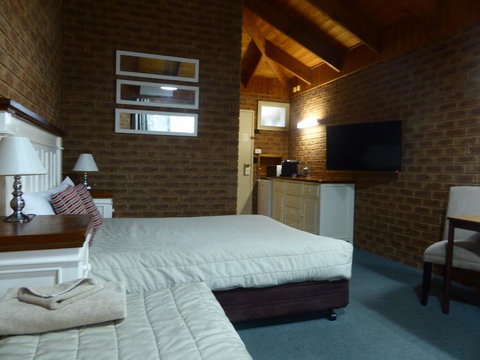 Beechworth Carriage Motor Inn - Sunshine Coast Tourism 2