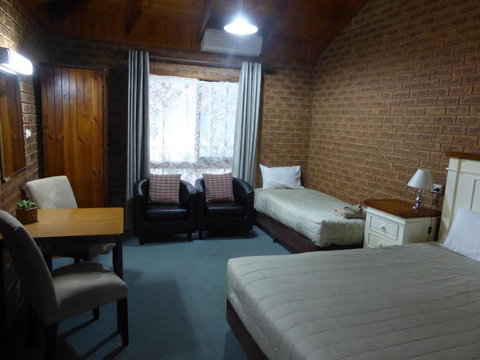 Beechworth Carriage Motor Inn - Sunshine Coast Tourism 1