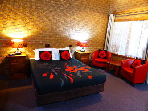 Beechworth Carriage Motor Inn - Sunshine Coast Tourism 3