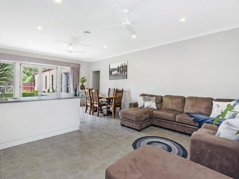 BEL MIREN - DUSTY MILLER - Sunshine Coast Tourism 2