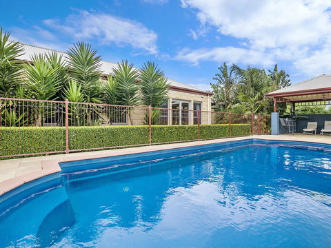 BEL MIREN - ESSINGTON - Sunshine Coast Tourism 0